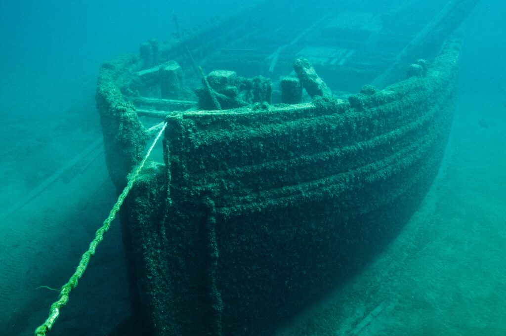shipwreck underwater image
